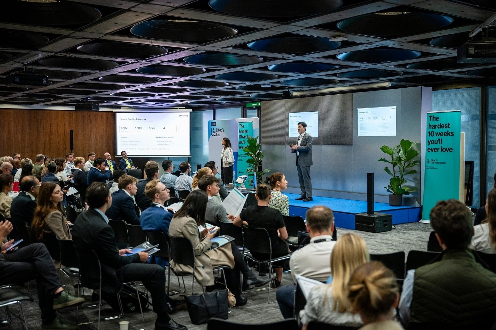 Jihyun Yoon presenting Willog to an audience at Lloyd’s Lab Pitch Day in London