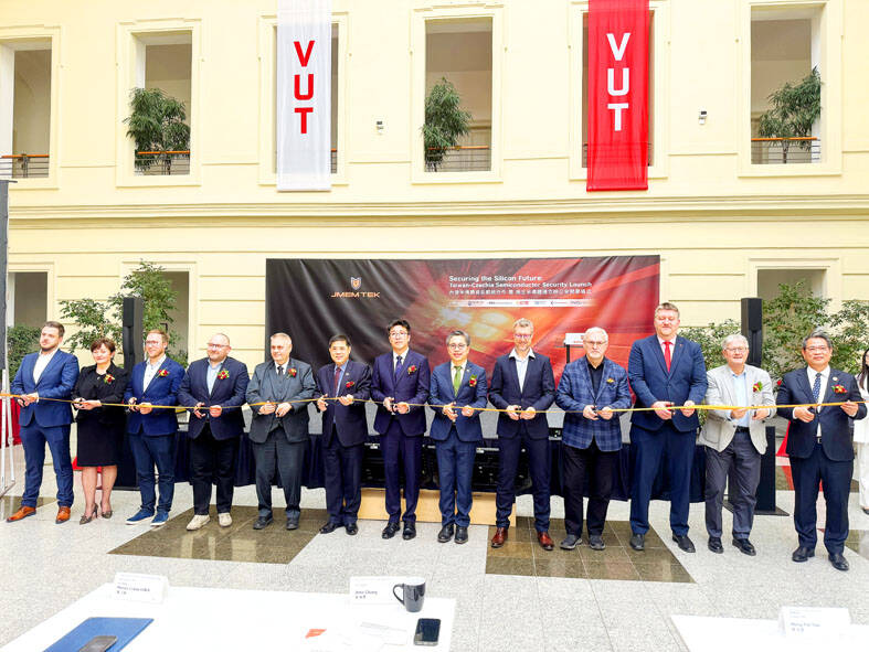Taiwanese and Czech representatives gathered for Jmem Technology’s European office opening ceremony in Brno in April 2026.
