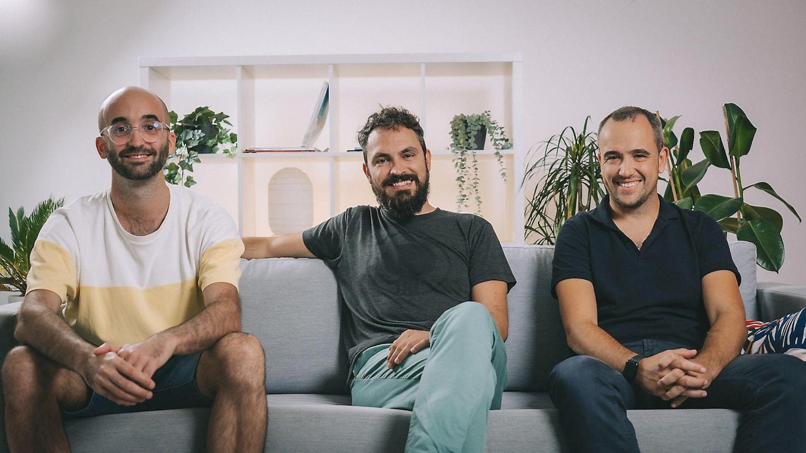 Factorial co-founders seated on a sofa, with Jordi Romero in the centre