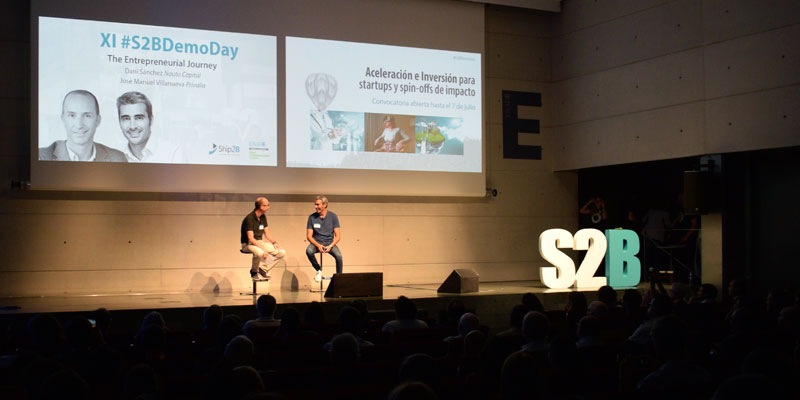 José Manuel Villanueva, on the right, in conversation with Dani Sánchez at Ship2B Demo Day