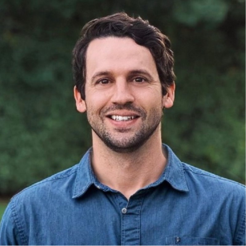 Portrait of Justin Kassan, Chief Marketing Officer of Honeylove