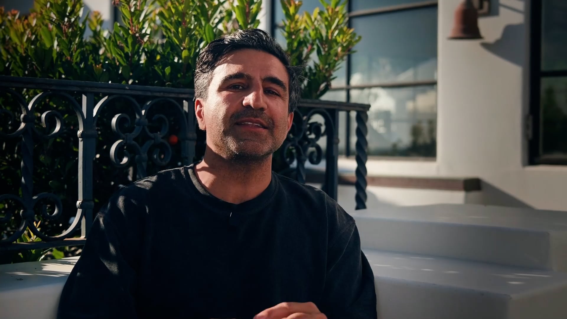 Kaveh Rostampor speaking outdoors in Planhat’s The Automated Enterprise film