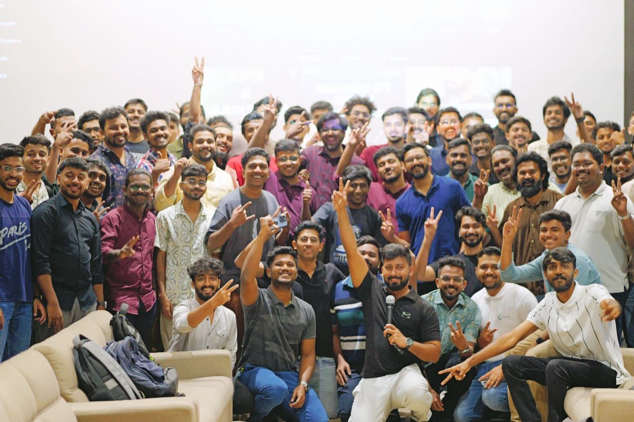 KPH members gathered for a group photograph at a Kochi meetup