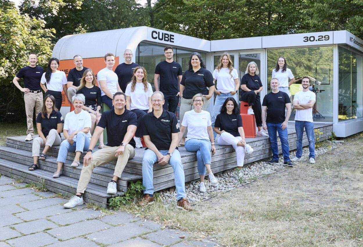KIT-Gründerschmiede team gathered on the deck outside the CUBE