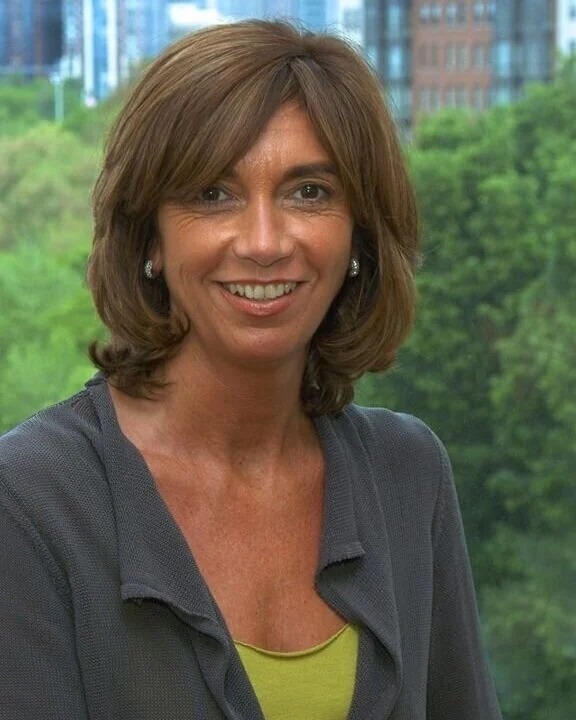 Portrait of Kortenhaus Communications founder Lynne Kortenhaus