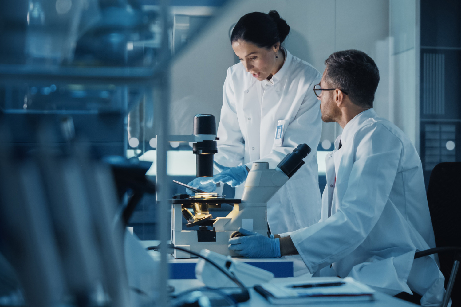 Researchers at work in a Leal Therapeutics-style laboratory