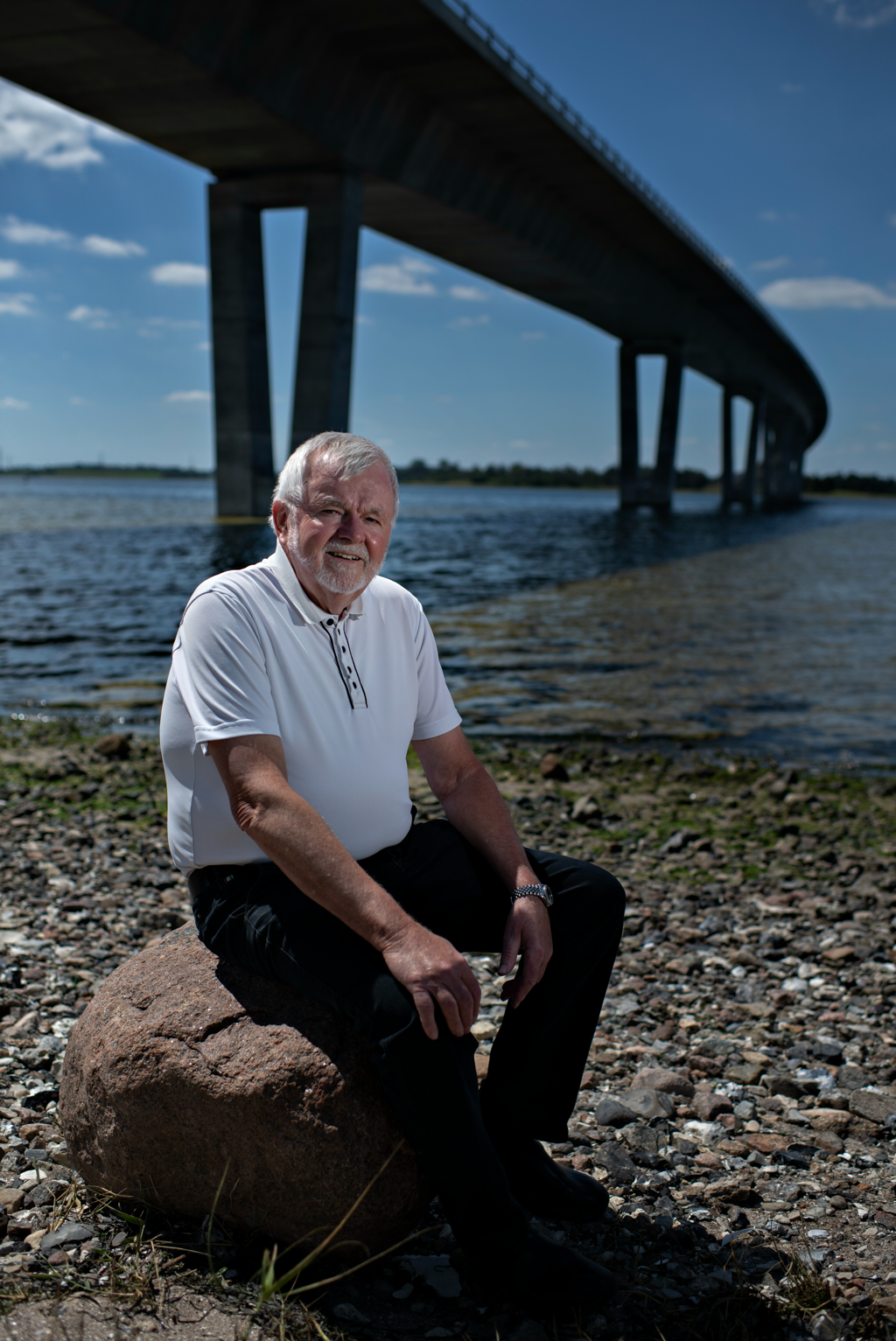 Leif Tullberg seated on the shore beneath Crown Princess Mary’s Bridge in 2021
