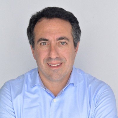 Leo Bernstein in an official LineSlip portrait
