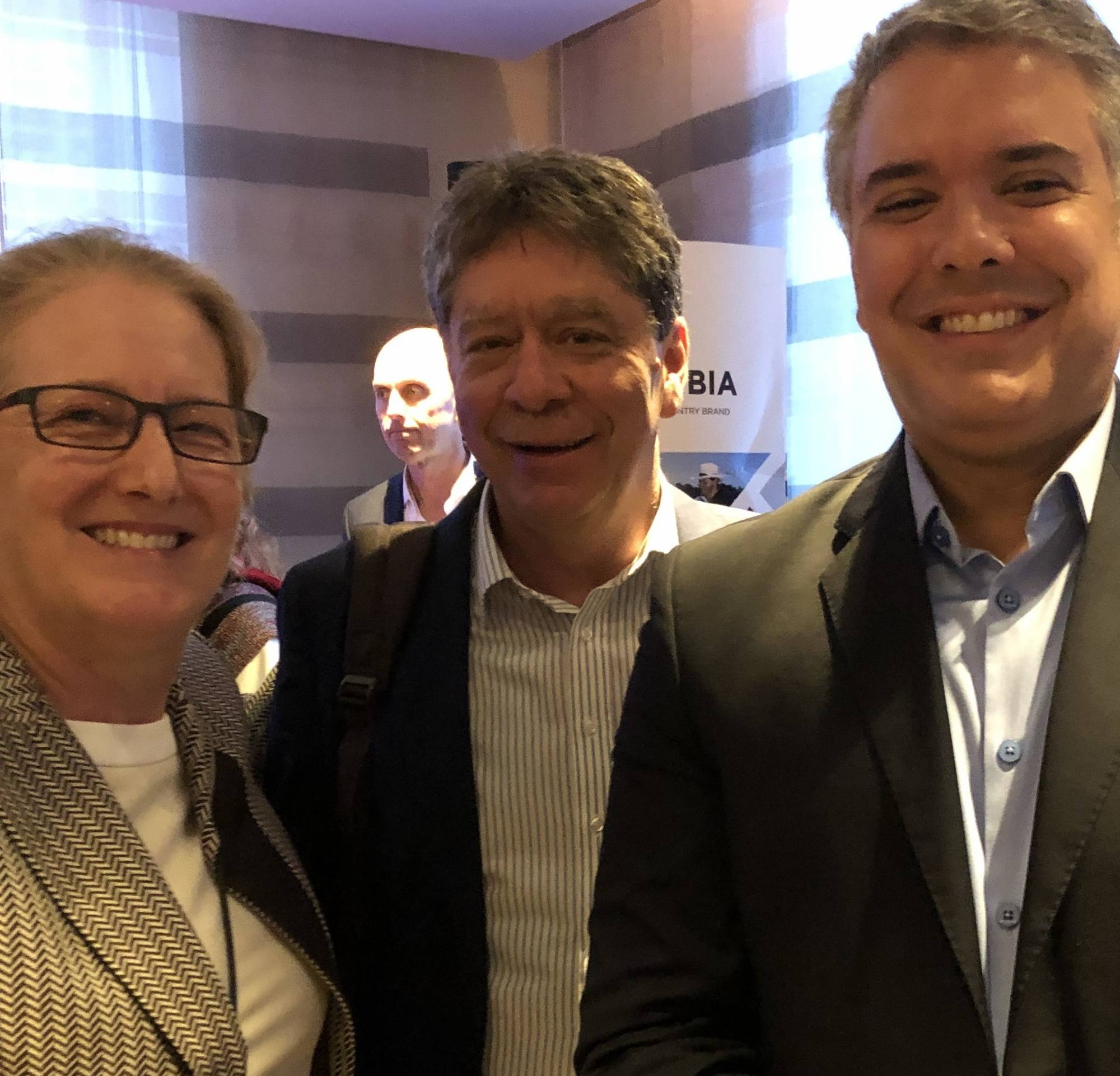 Leslie Durschinger with participants during Colombian President Iván Duque’s 2019 visit to San Francisco