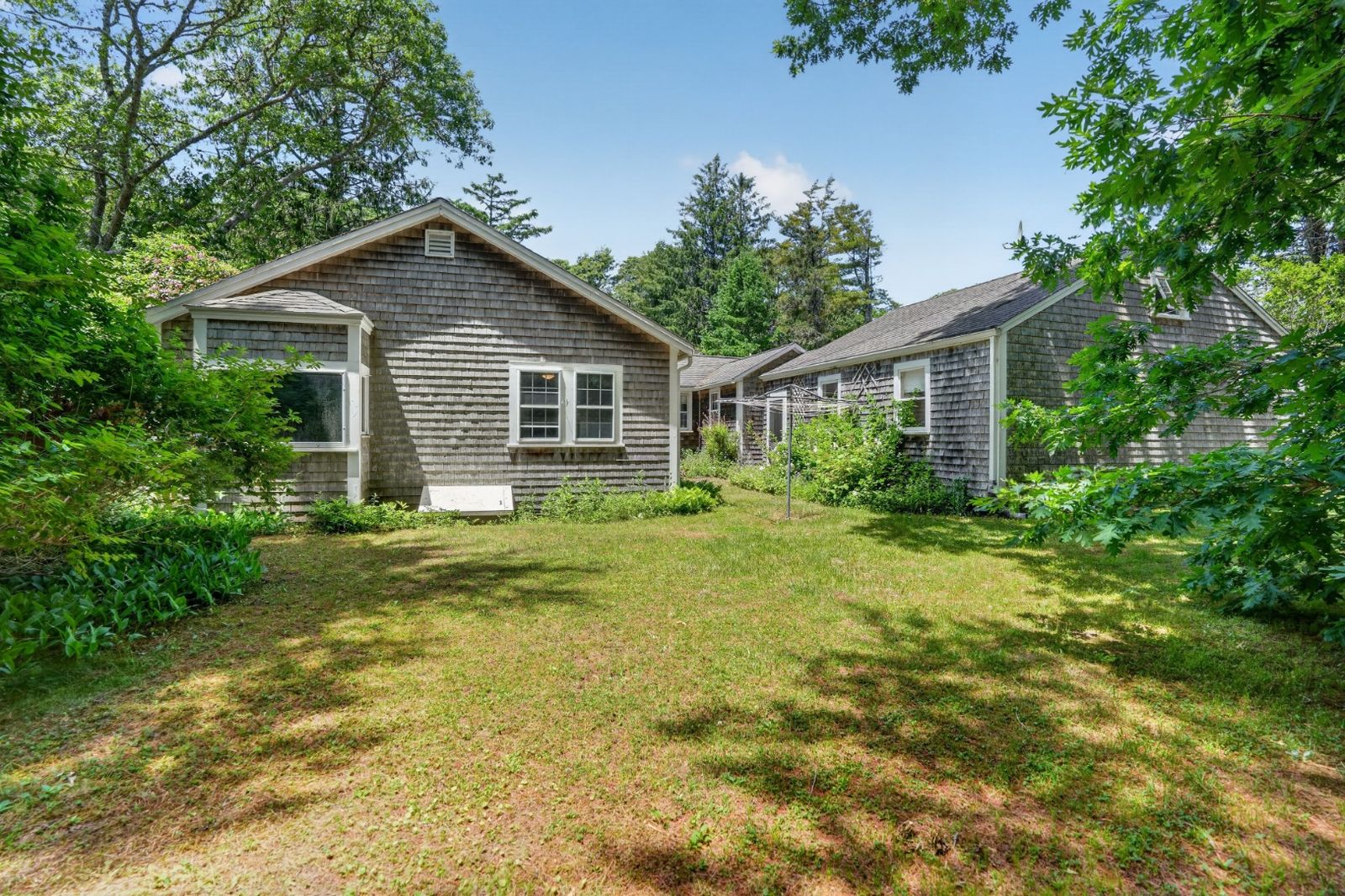 Garden and exterior of the property at 132 South Road in Chilmark, listed by Lisa Da Silva