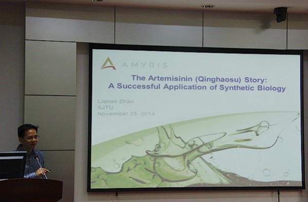 Lishan Zhao gives a lecture beside a slide titled The Artemisinin Story at Shanghai Jiao Tong University in 2014