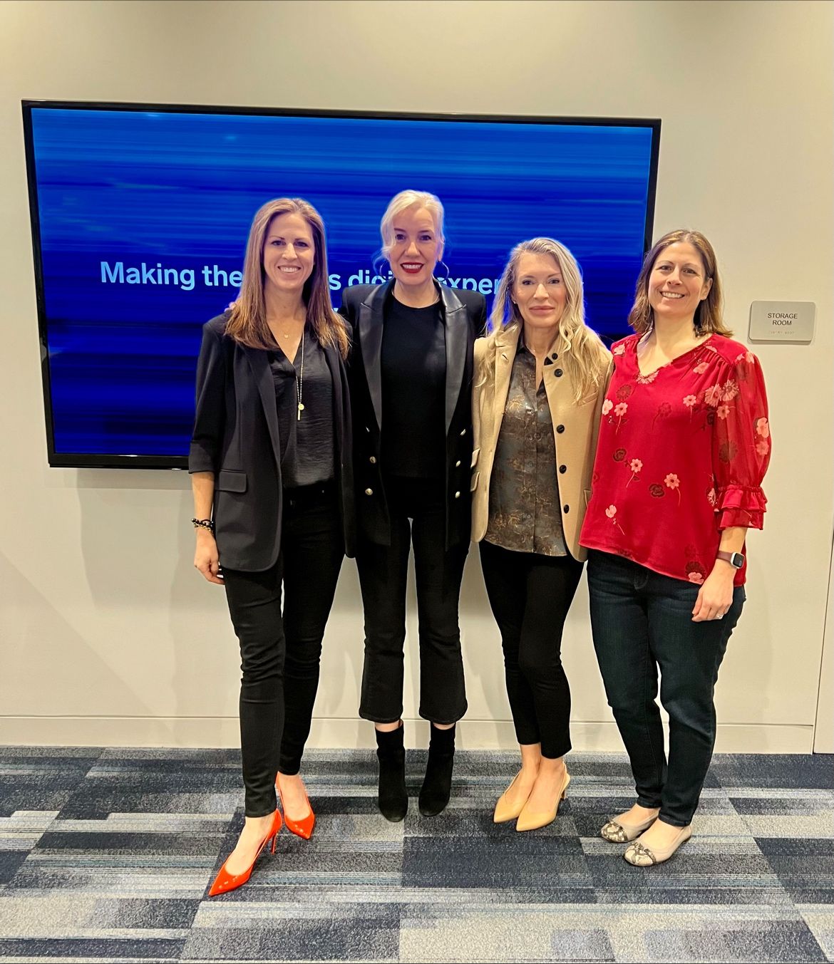 Liz Shulof with Sumo Logic women leaders on International Women's Day in 2024
