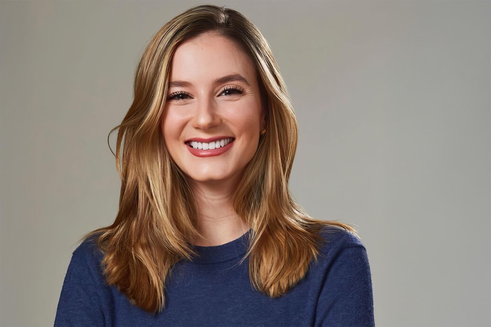 Luana Lopes Lara smiling in a press portrait