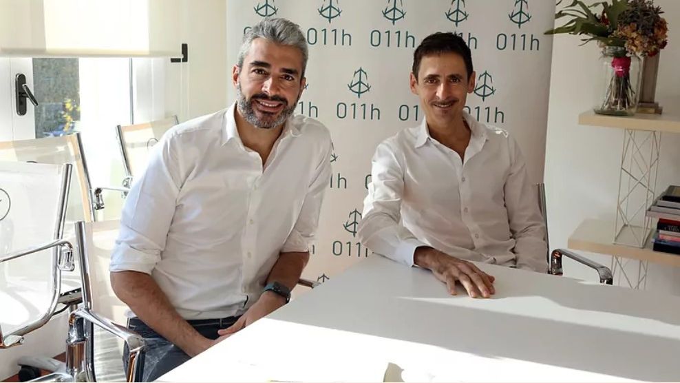 José Manuel Villanueva and Lucas Carné seated together at 011h