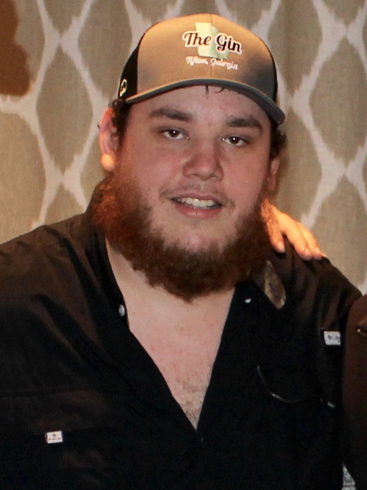 Luke Combs in a baseball cap before a 2016 show in Athens, Georgia