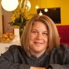 Lyndi Hirsch in a professional portrait