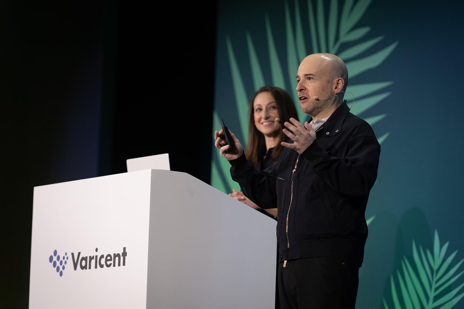 Marc Altshuller and Sarah Van Caster presenting at Varicent Accelerate 2023