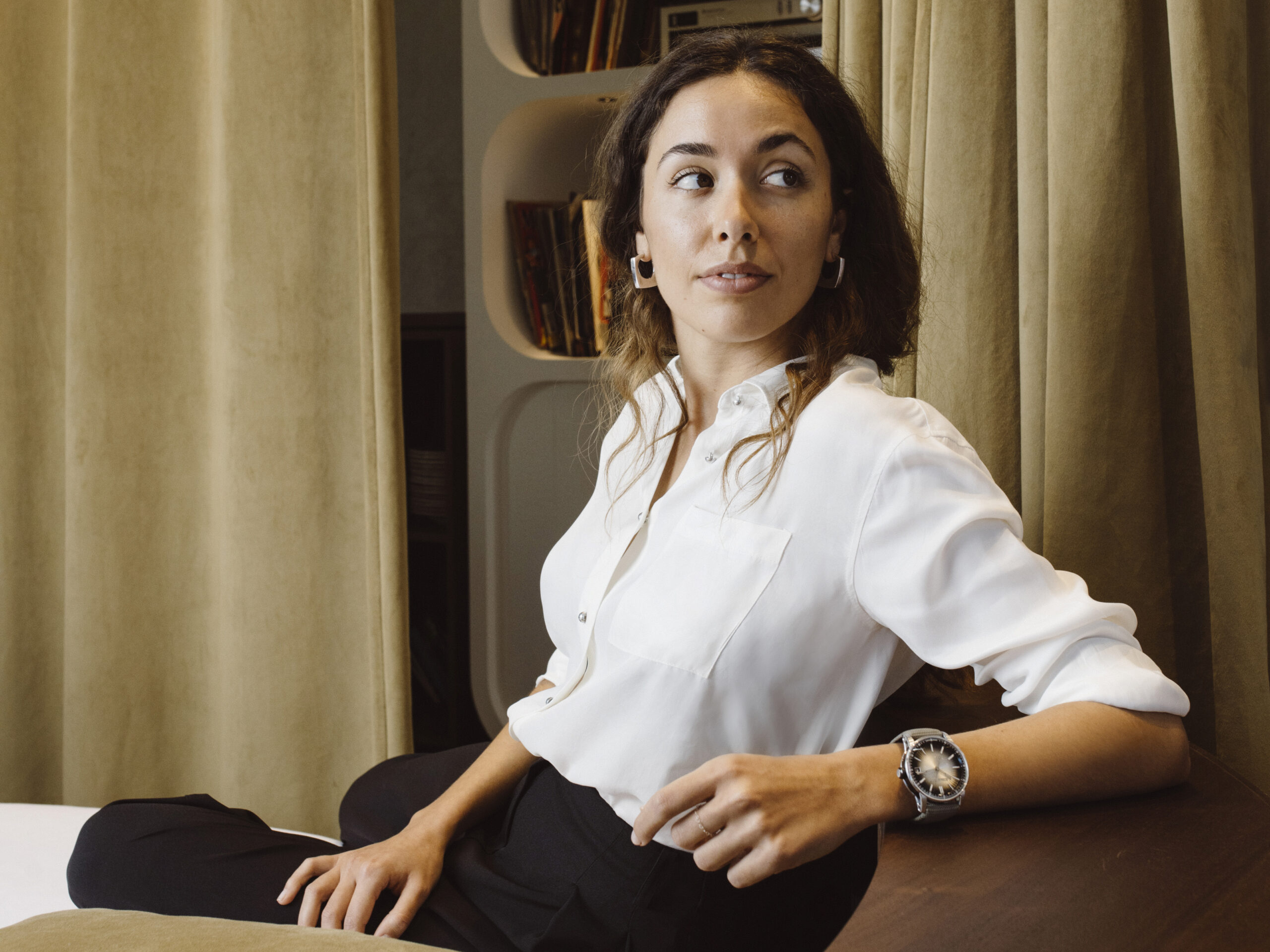 María González Manso seated at The Penthouse Madrid for a 2023 editorial photograph