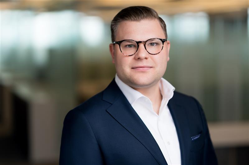 Notified president and CEO Erik Carlson in a company press portrait