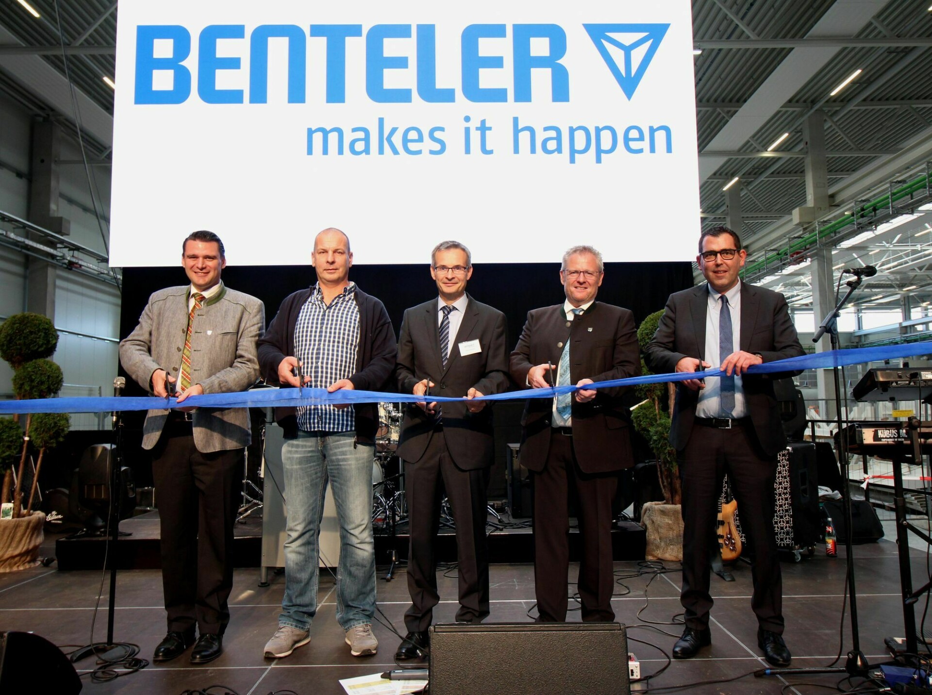 Martin Weidlich, far right, joins four colleagues and local officials to cut a blue ribbon at Benteler’s Schwandorf factory opening in October 2018.