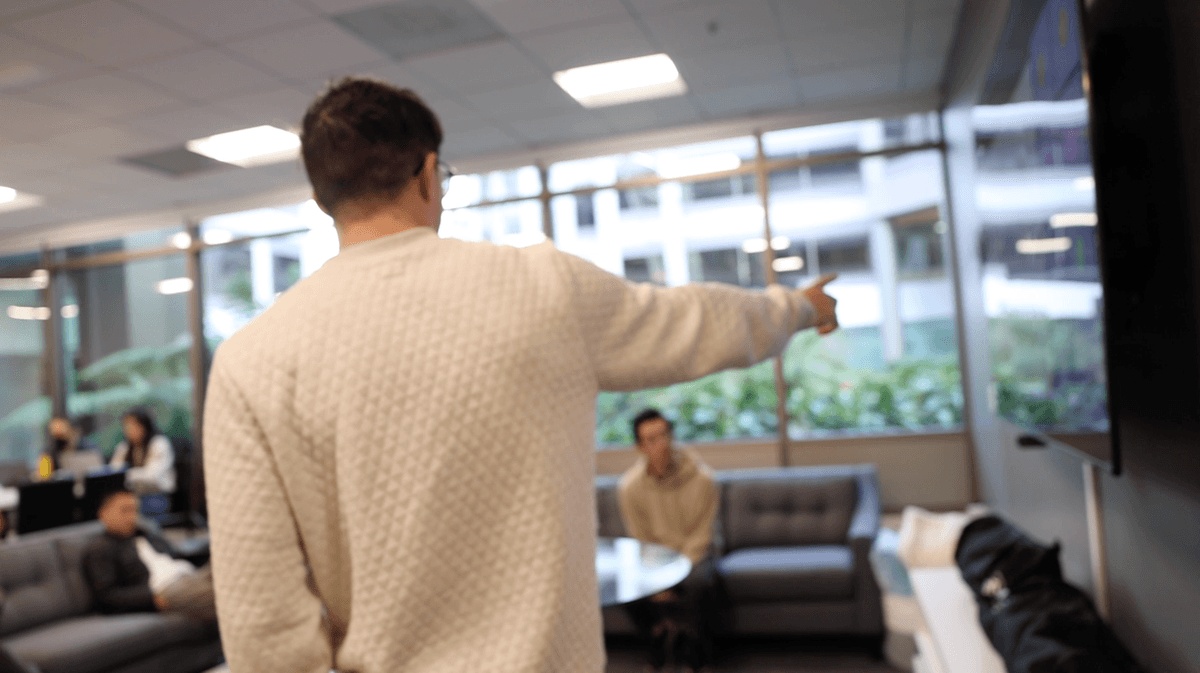 An informal discussion in a Gridmatic office