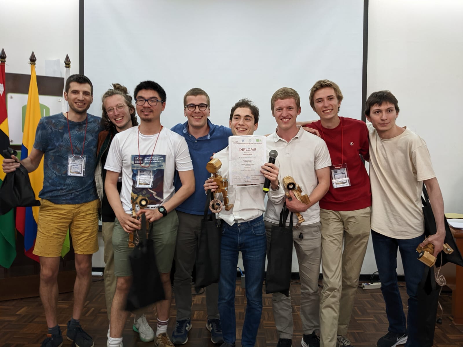 École Polytechnique's physics team celebrating its 2022 International Physicists' Tournament victory in Colombia