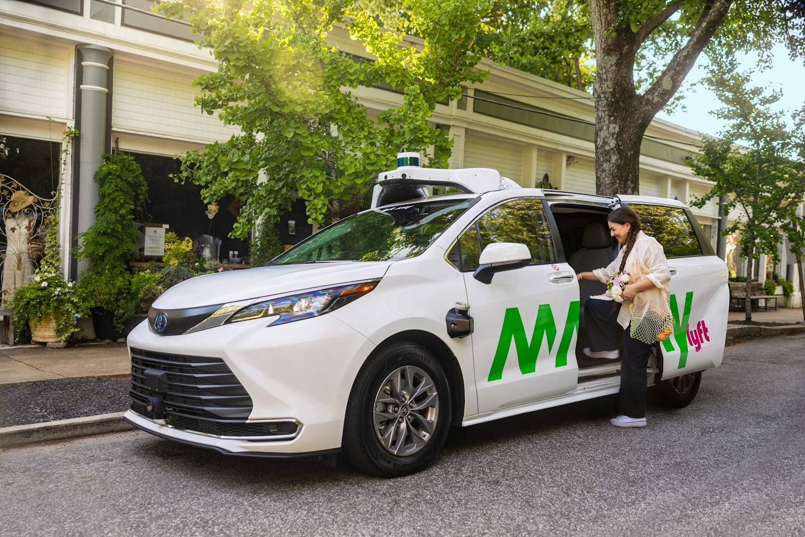 May Mobility Toyota Sienna vehicle prepared for its Lyft partnership