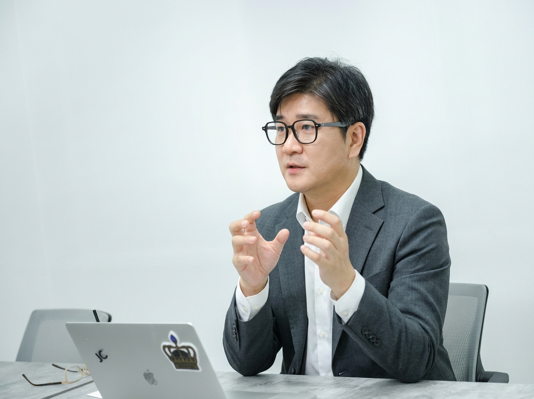 Michael Chong (Jin-wook Jeong)