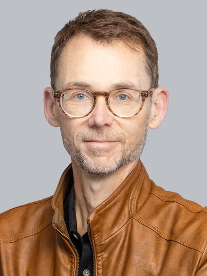 Michael Ehlers keeps moving the experiment
