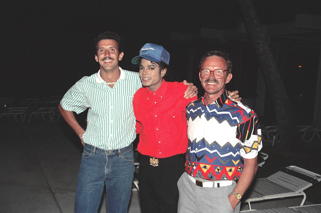 Michael Jackson standing beside three fans near a hotel pool in Honolulu in 1988