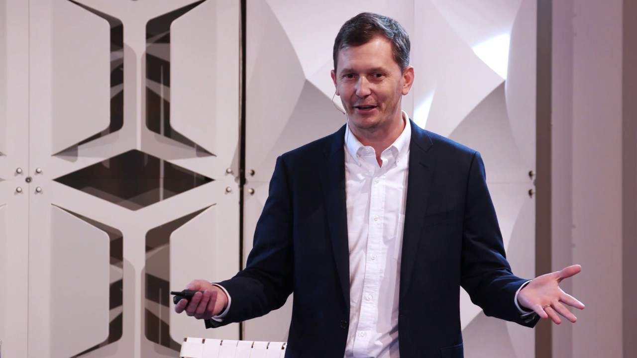 Michael Winnick speaking onstage at Greylock's ProductSF event in 2016