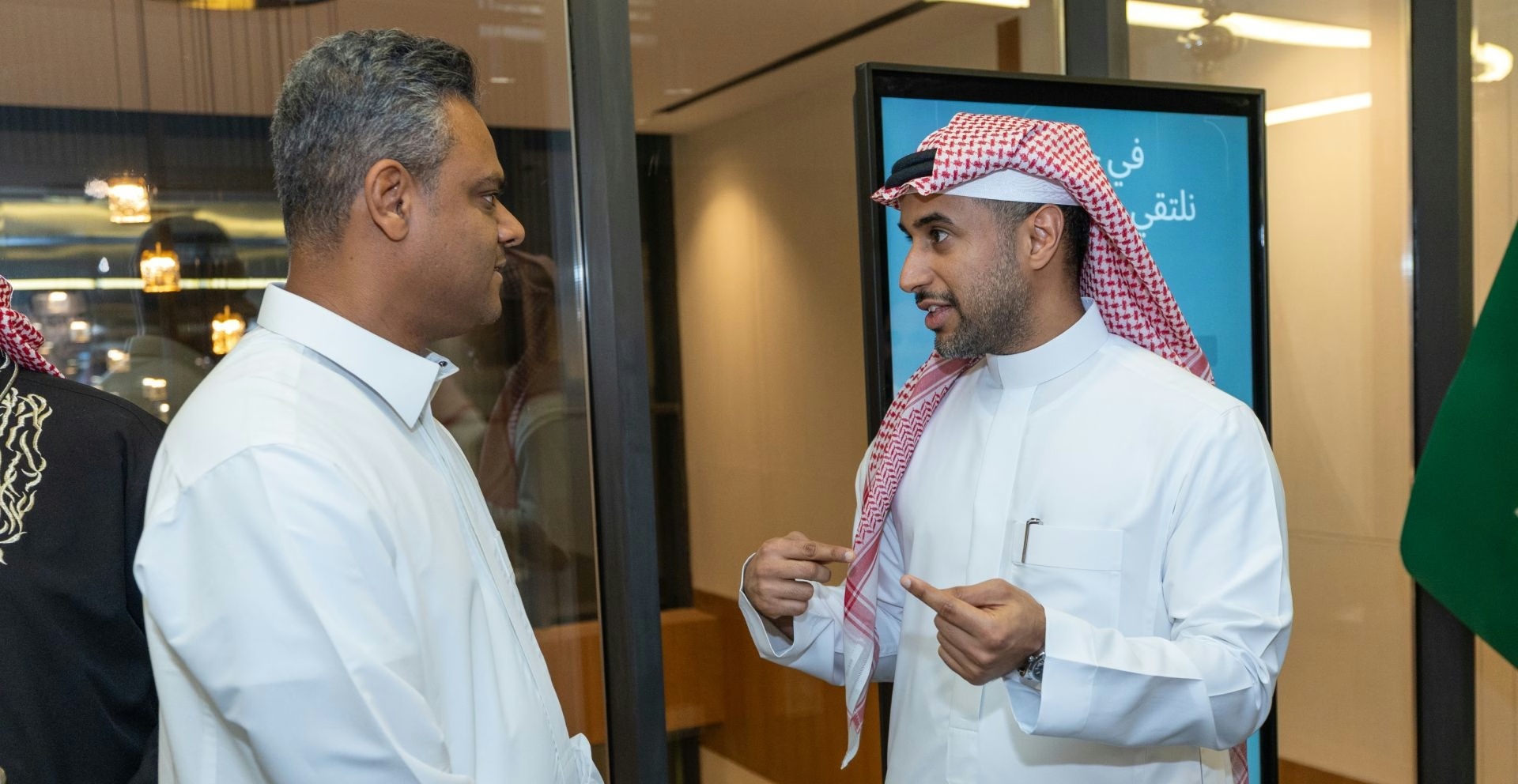 Mohammed Akkar, left, speaking with a guest at Jisr’s Riyadh headquarters opening