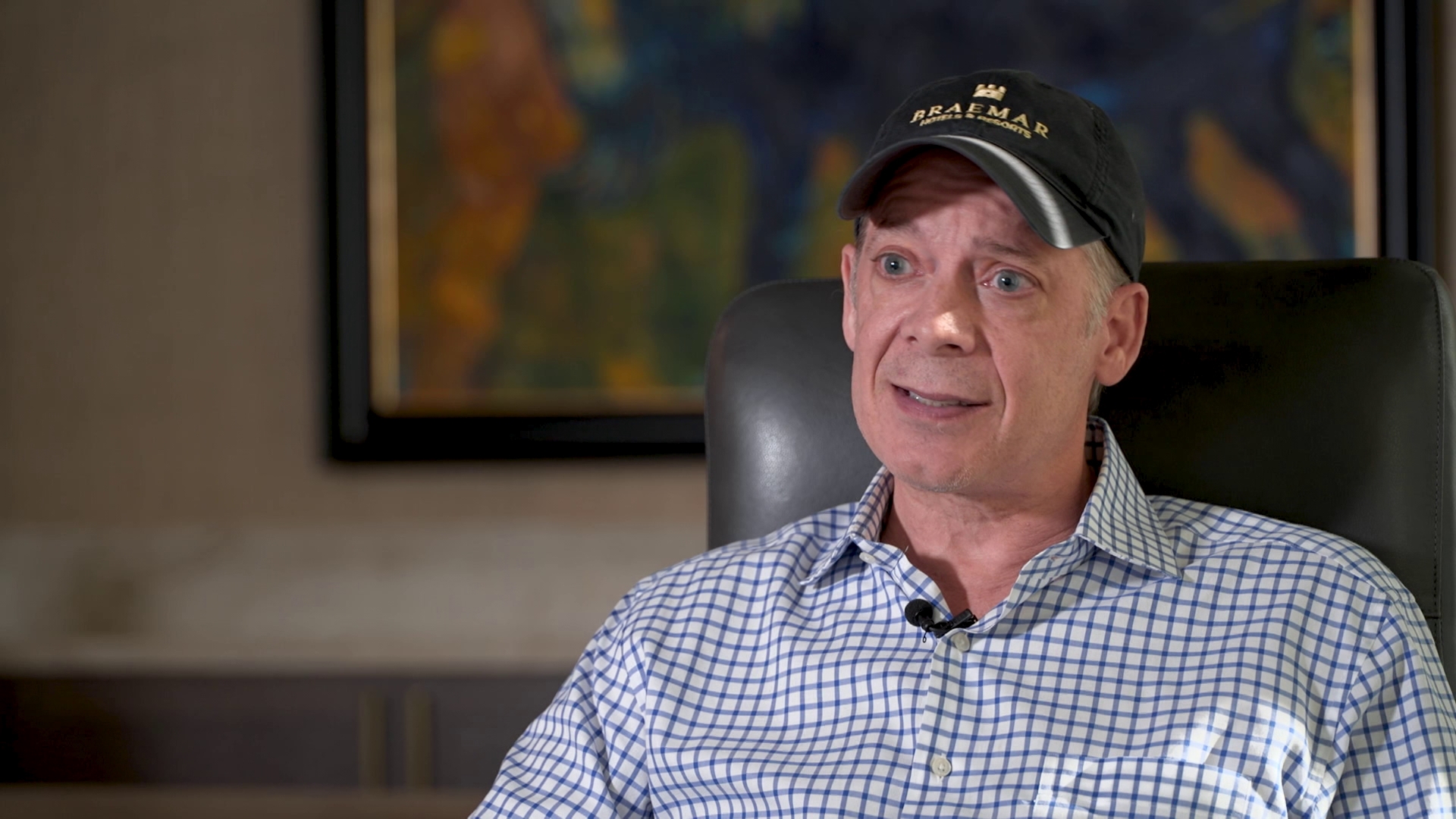 Monty Bennett wearing a Braemar cap during a WFAA interview