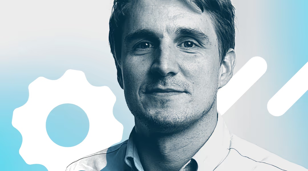Moritz Dausinger in a blue-toned editorial portrait published with his SureSwift Capital interview
