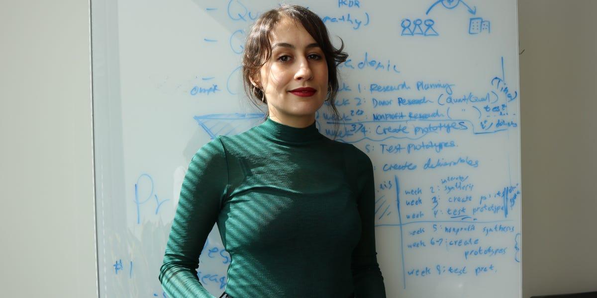Mos founder Amira Yahyaoui standing in front of a whiteboard