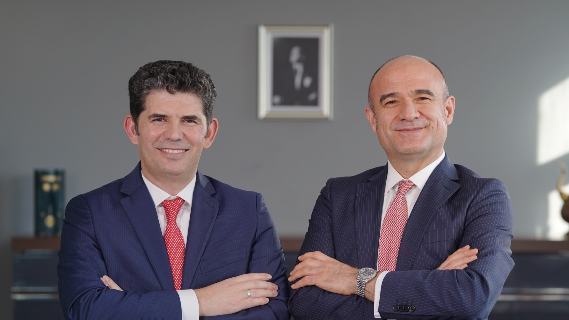 Fimple co-founders Abdurrahman Çınar, left, and Mücahit Gündebahar, right