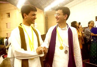 Navneet Loiwal and another IIT Bombay medal recipient at the 2004 graduation ceremony