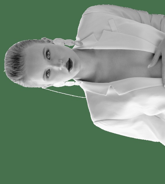 Black-and-white portrait of Nioly Media Group founder Polina Nioly