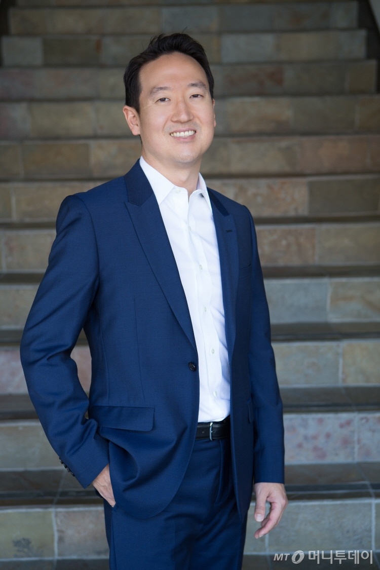 NLVC co-founder Jeffrey Lee in a suit and tie