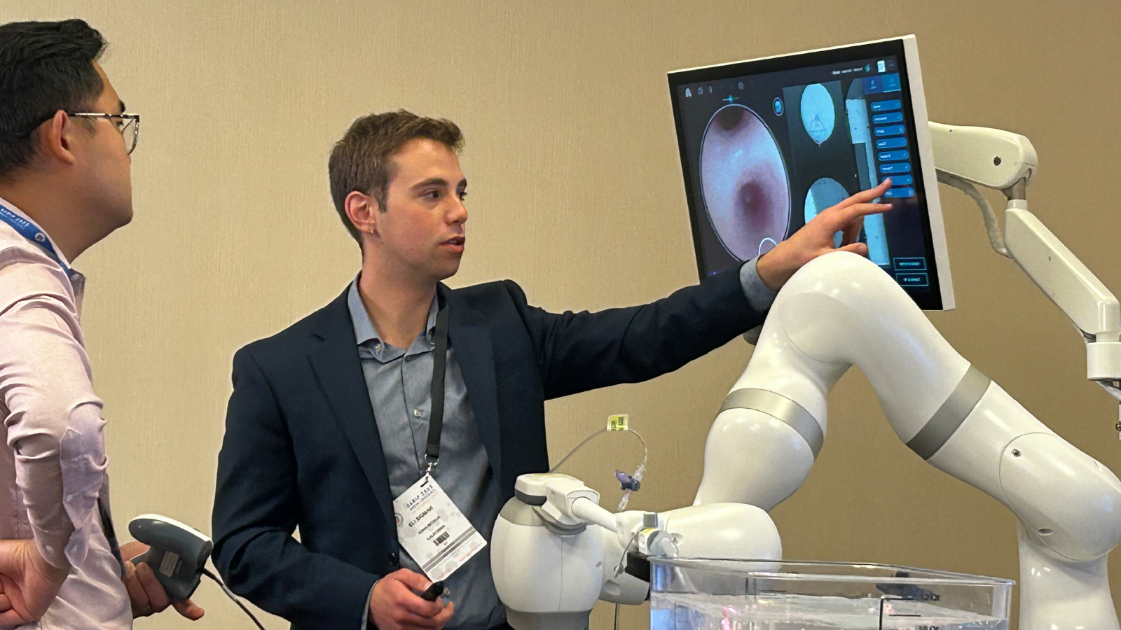 Noah Medical team demonstrating robotic bronchoscopy technology at a meeting