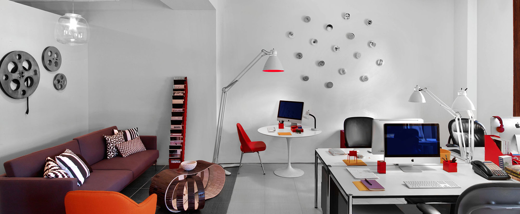 Novità Communications office interior with red accents and design objects