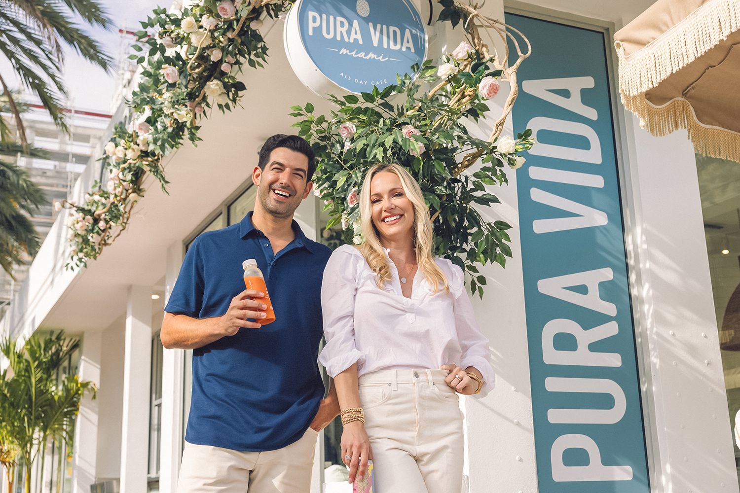 Omer and Jennifer Horev smiling outside a Pura Vida café