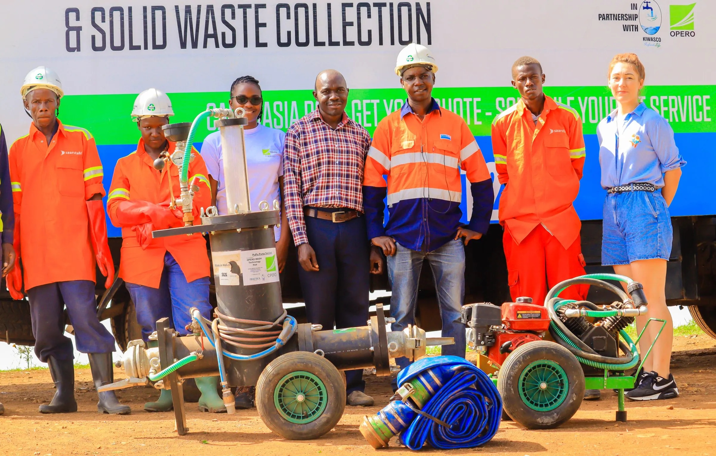 Pit-emptying operators and partners standing with PuPu Pump equipment