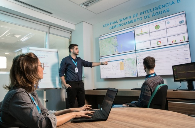 Wavin water engineers review network dashboards in the São Paulo control room