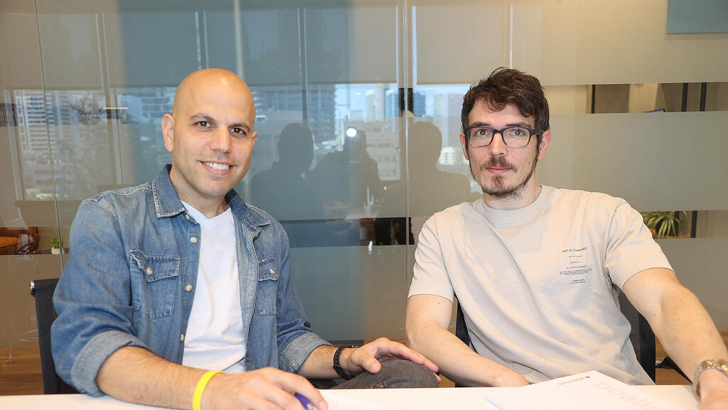 Oz Alon, left, sitting beside Jux CEO Tom Nipravsky during their mentoring conversation