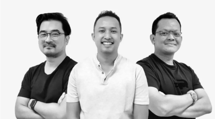 Broom co-founders Andreas Sutanto, Pandu Adi Laras and Pungky Wibawa standing together