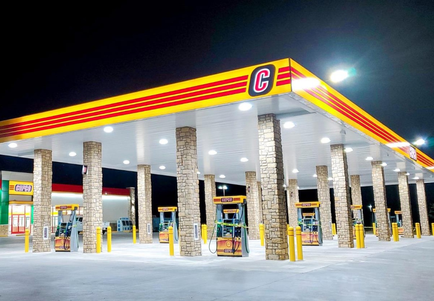 CEFCO convenience store and fuel forecourt