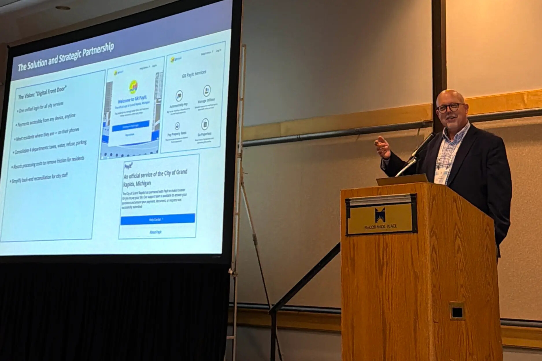 Grand Rapids City Treasurer John Globensky presenting the GR PayIt platform at a government finance conference