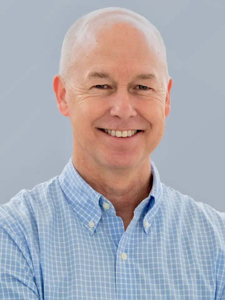 Peter Isaacson Keeps Finding the Missing Middle