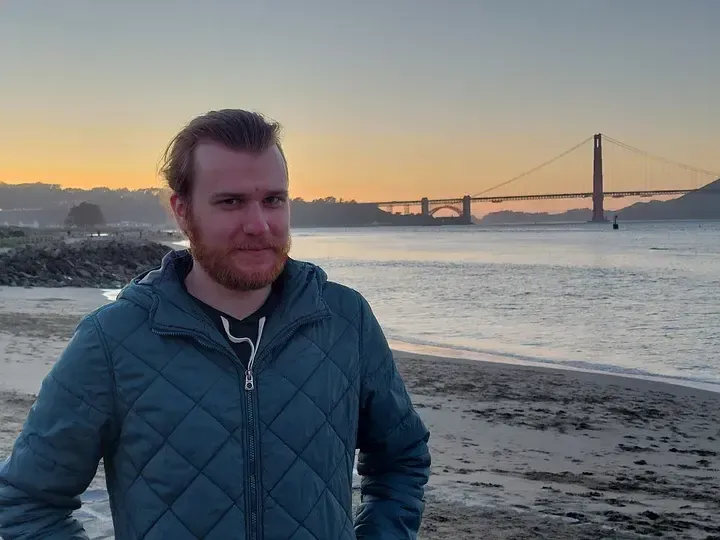 Philipp Reißel near the Golden Gate Bridge in California